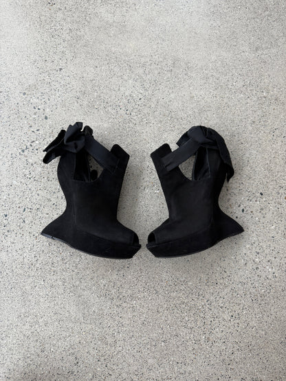 Curved Wedge Bow Heel