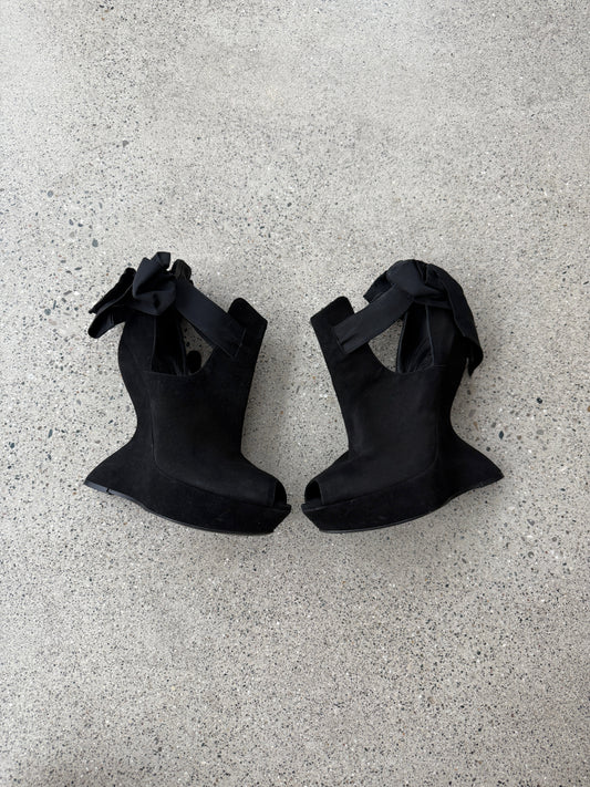 Curved Wedge Bow Heel