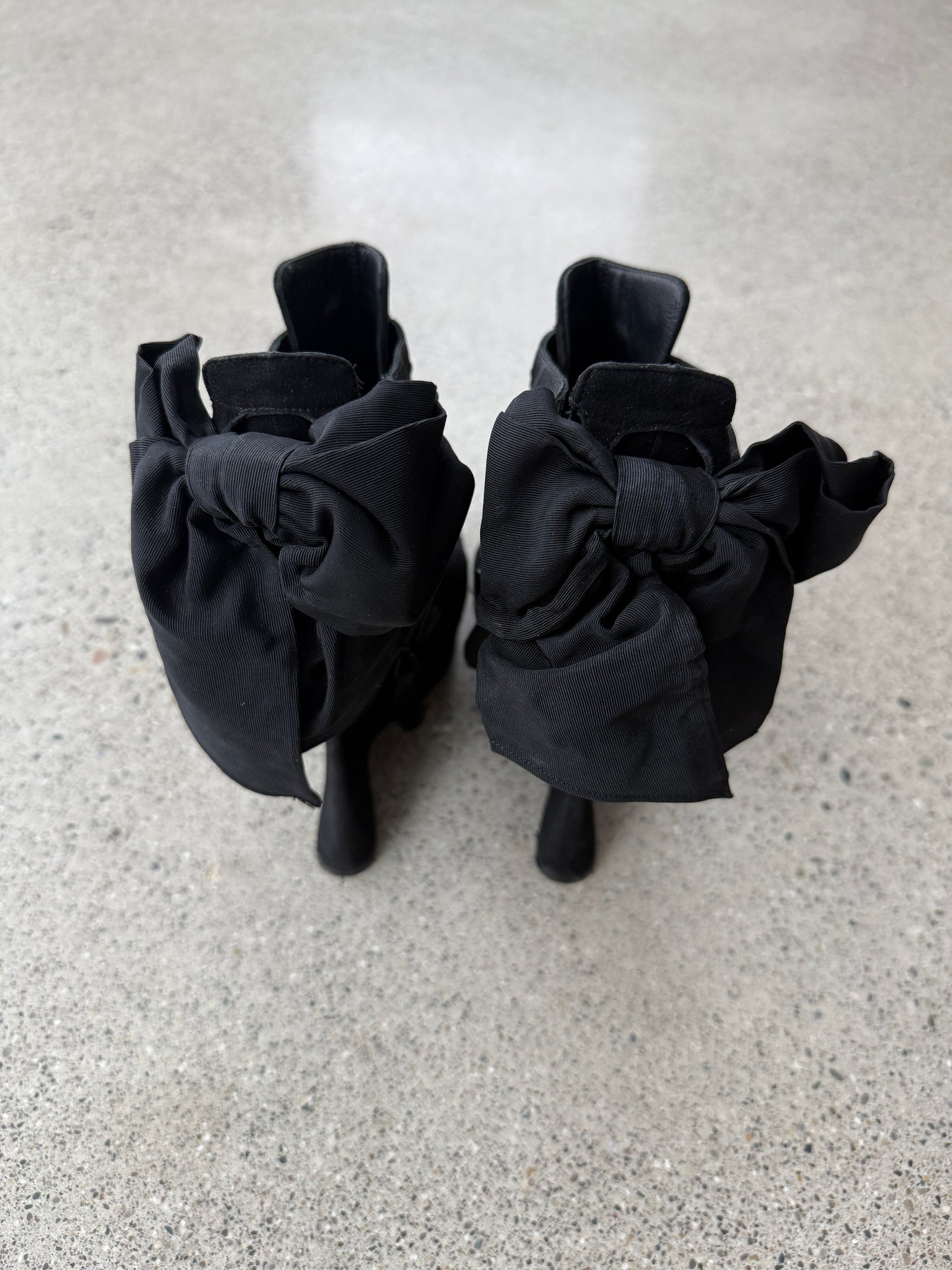 Curved Wedge Bow Heel